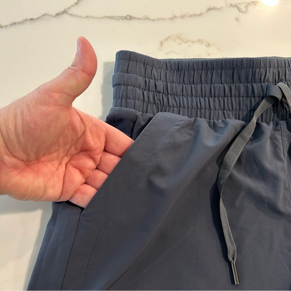 Spanx Out of Office Gray Shorts Size Women's M - Picture 2 of 7